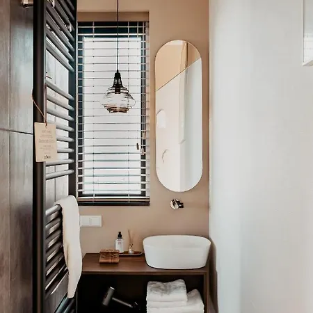 Strandhotel Zoomers 호텔 *