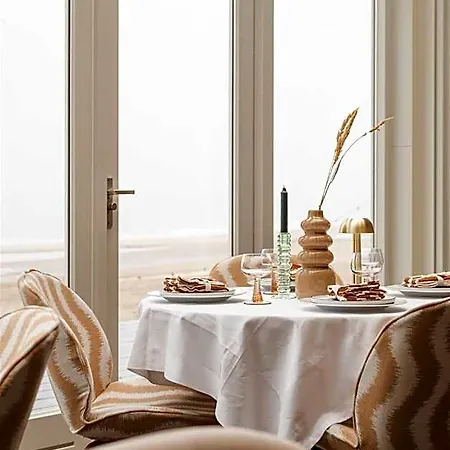 Strandhotel Zoomers فندق